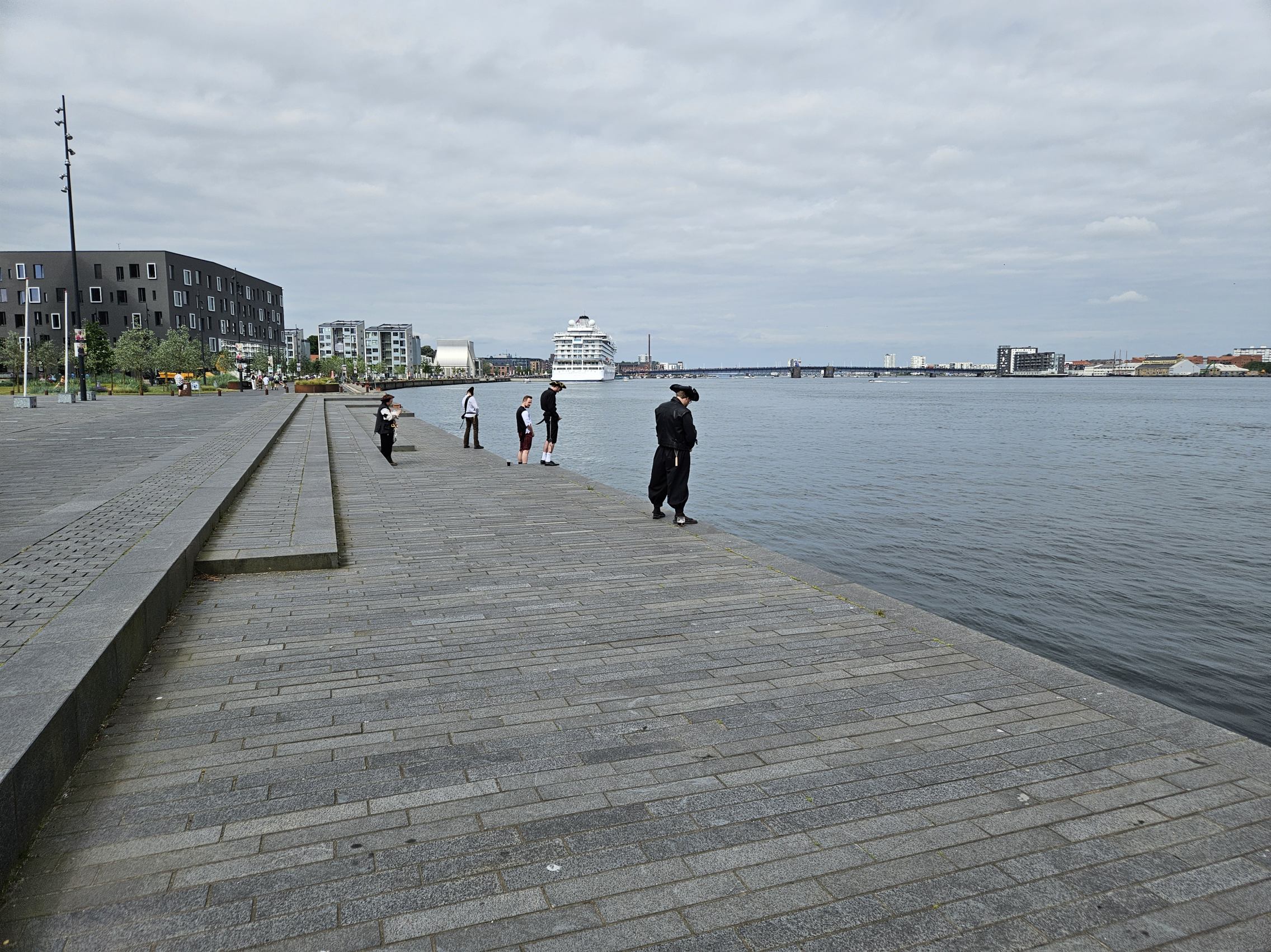 * Image 128